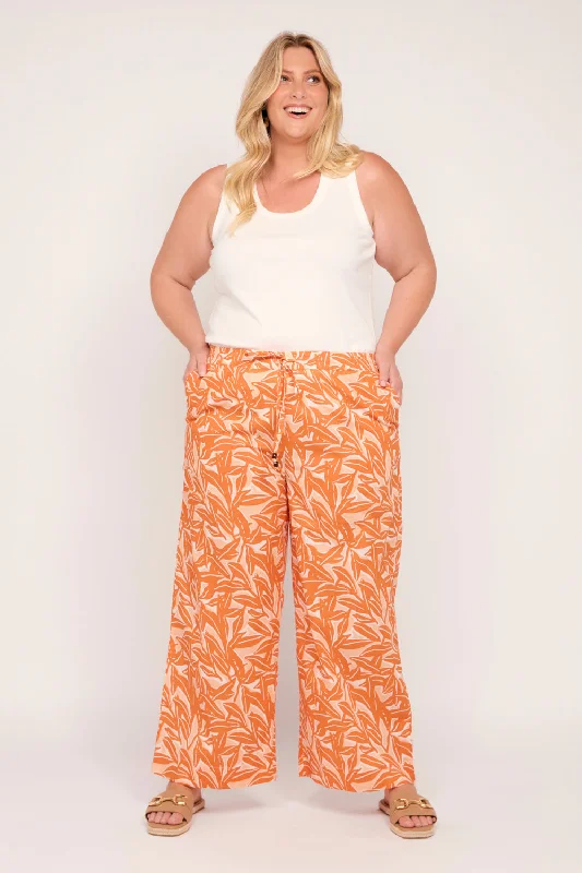 Weekend Savings Fiesta Brie Pant in Coral Coast