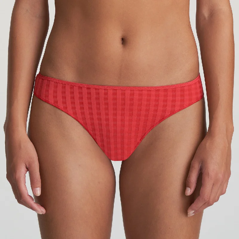 Crazy Savings Avero Thong | Scarlet