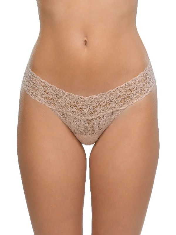 Early Access Petite Size Signature Lace Low Rise Thong Chai